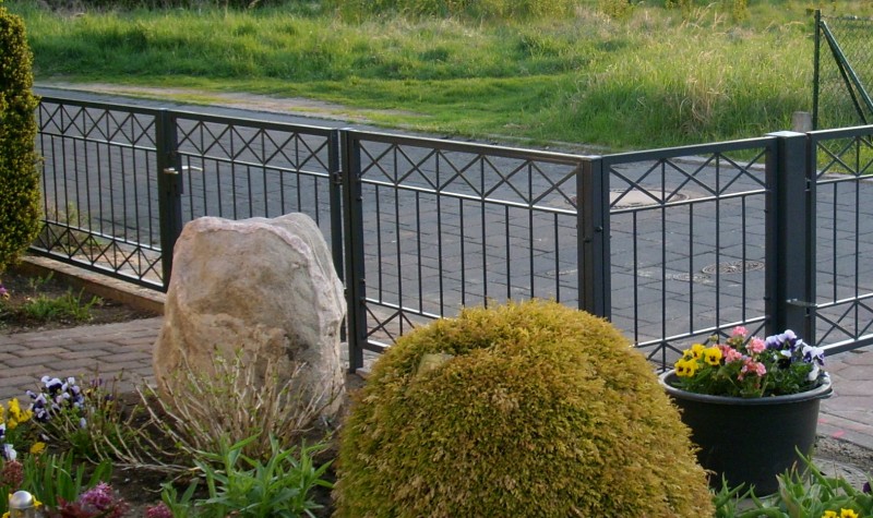 Gartenzaun Metall Modern Zaun Zäune Balkon Tor CrosslineZ120/200 Feuer